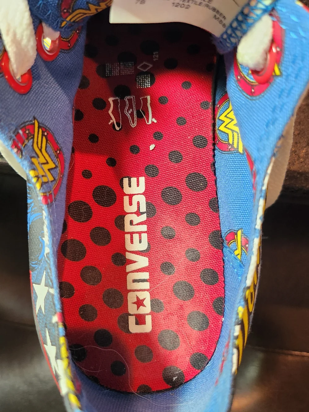 Converse Wonder Woman Comic Pop Art Sneakers - Blue, Red, Yellow, White - Picture 10 of 12